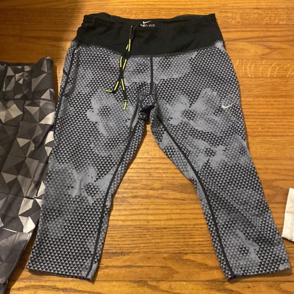 LOT NIKE ATHLETA leggings workout stretch yoga pants size M cropped 7/8 capri - Picture 6 of 12